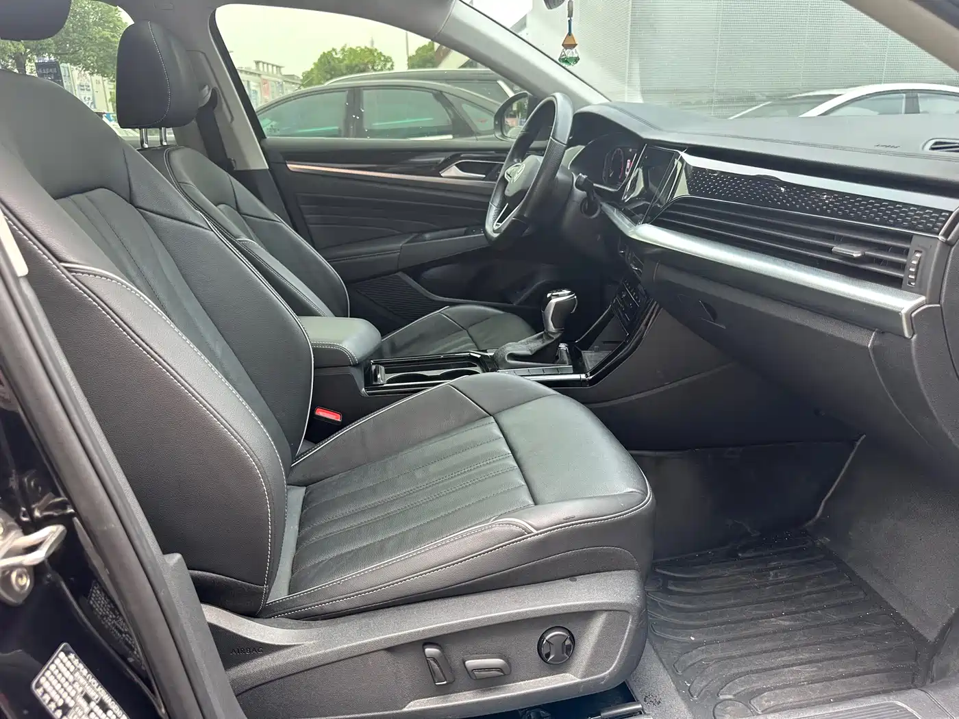 Volkswagen Passat 2023 Facelift 280TSI Starlight Elite Edition фото 7