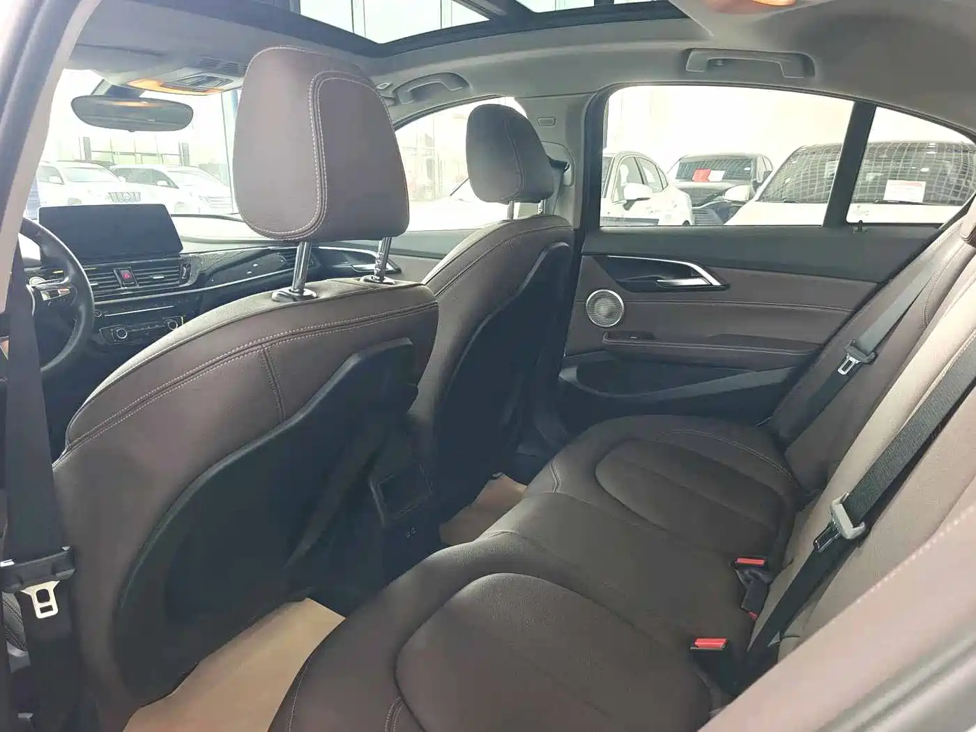 BMW 1 Series 2023 120i M Sport Shadow Edition фото 10