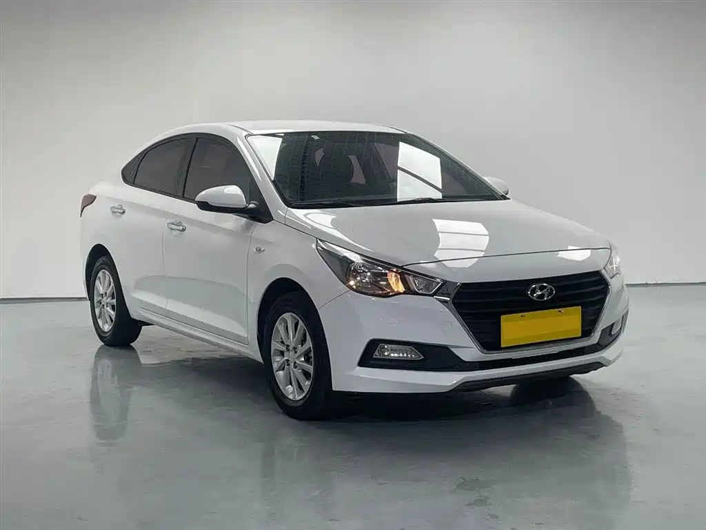 Hyundai Verna 2016 1.4L Automatic Cool Edition GLS фото 3