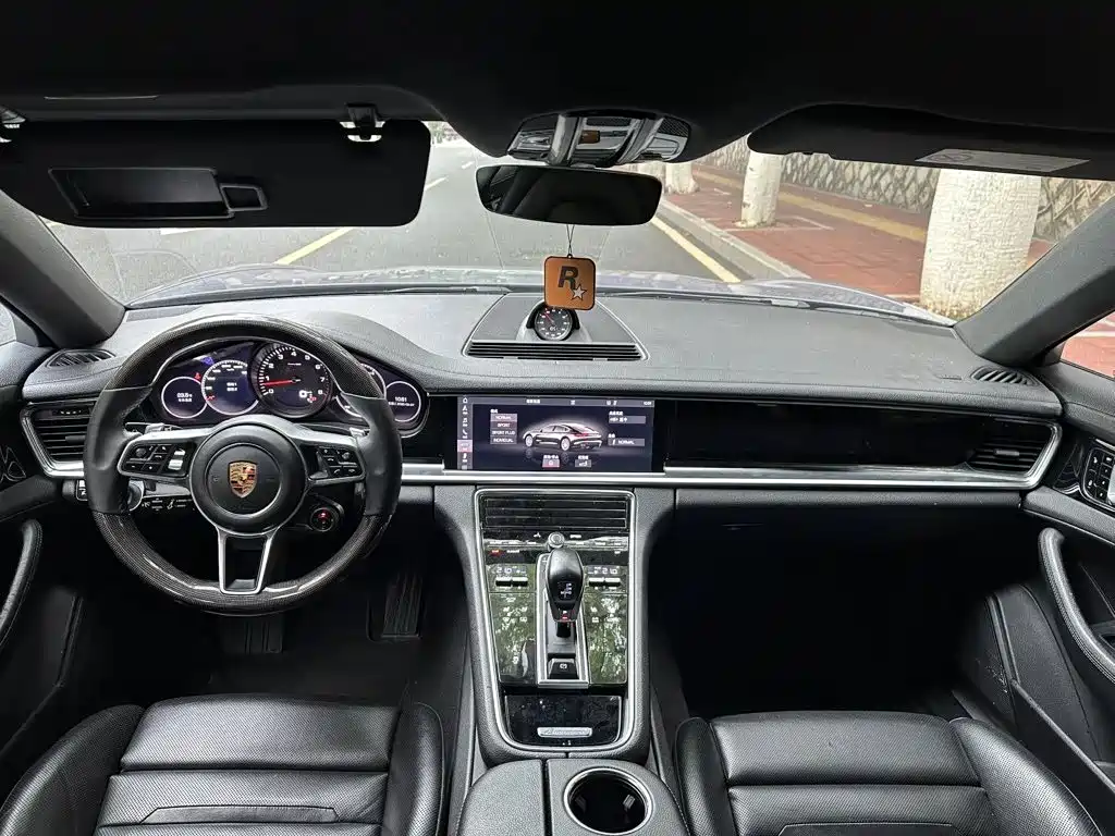 Photo 4 - Porsche Panamera