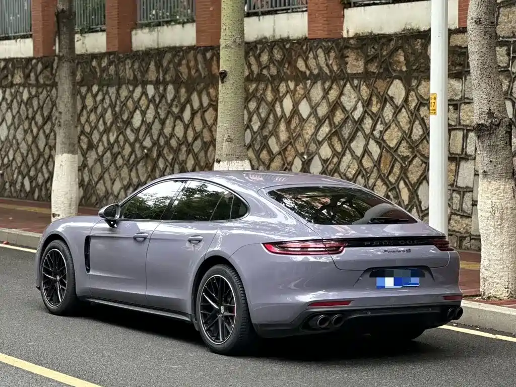 Photo 9 - Porsche Panamera