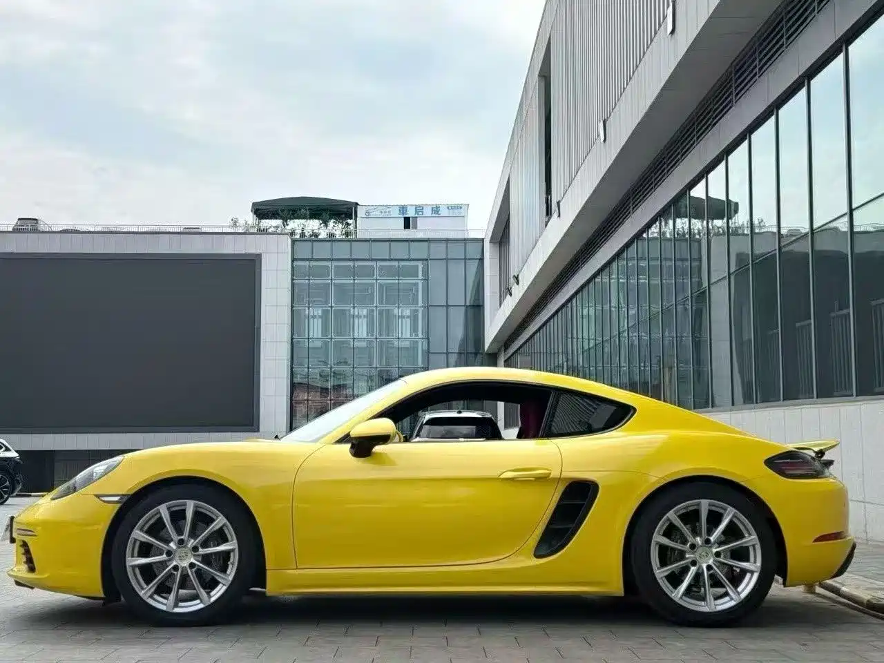Porsche 718 2018 Cayman 2.0T фото 3
