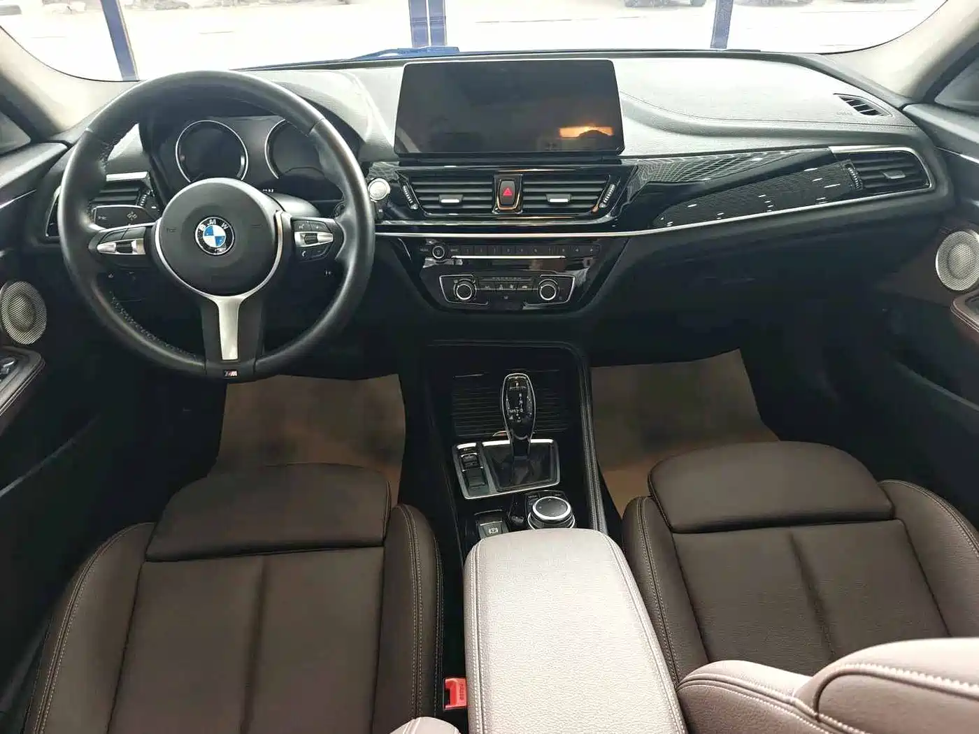 BMW 1 Series 2023 120i M Sport Shadow Edition фото 13