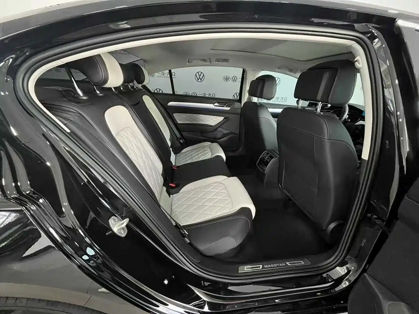 Volkswagen Magotan 2023 Model 2 Million Units Commemorative Edition 280TSI DSG Leading Version фото 8