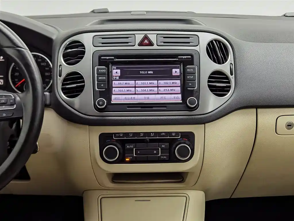 Volkswagen Tiguan 2010 2.0TSI Automatic 4WD Elite фото 12