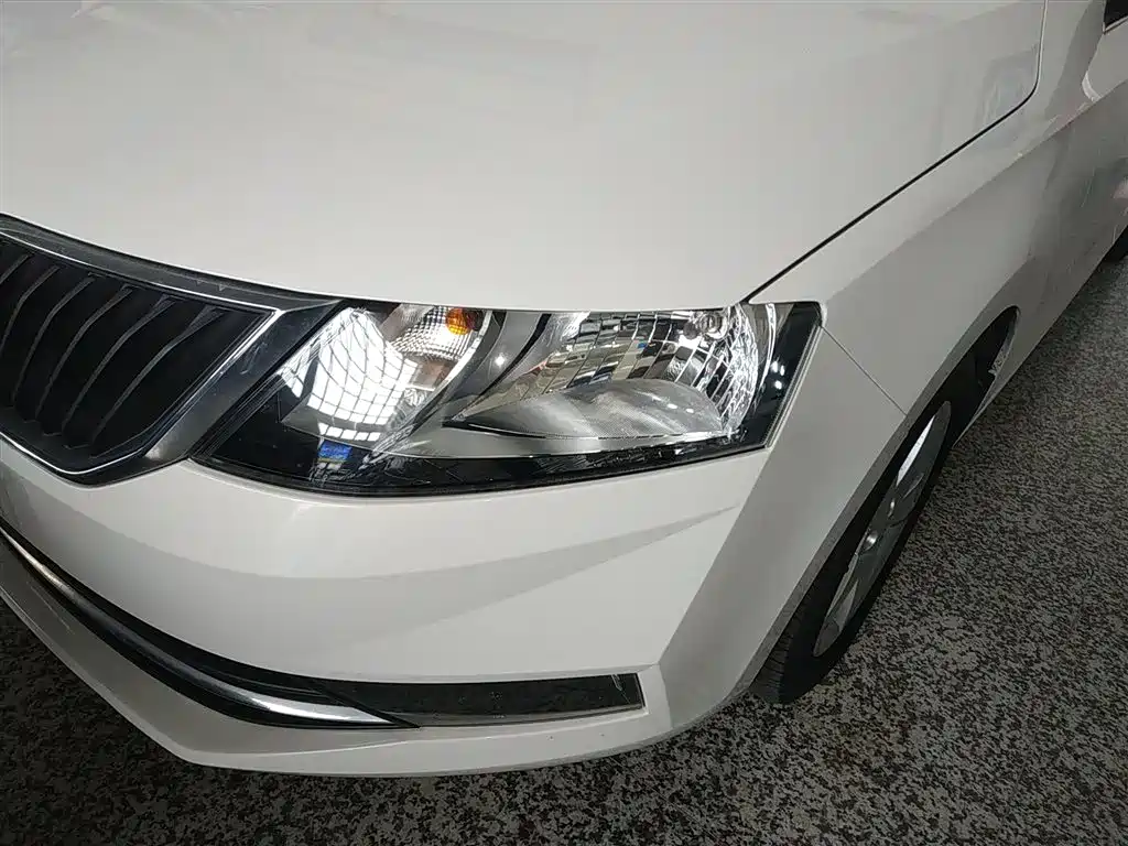 Škoda Skoda Rapid Spaceback 2019 Facelift 1.5L Automatic Comfort Version China V фото 18