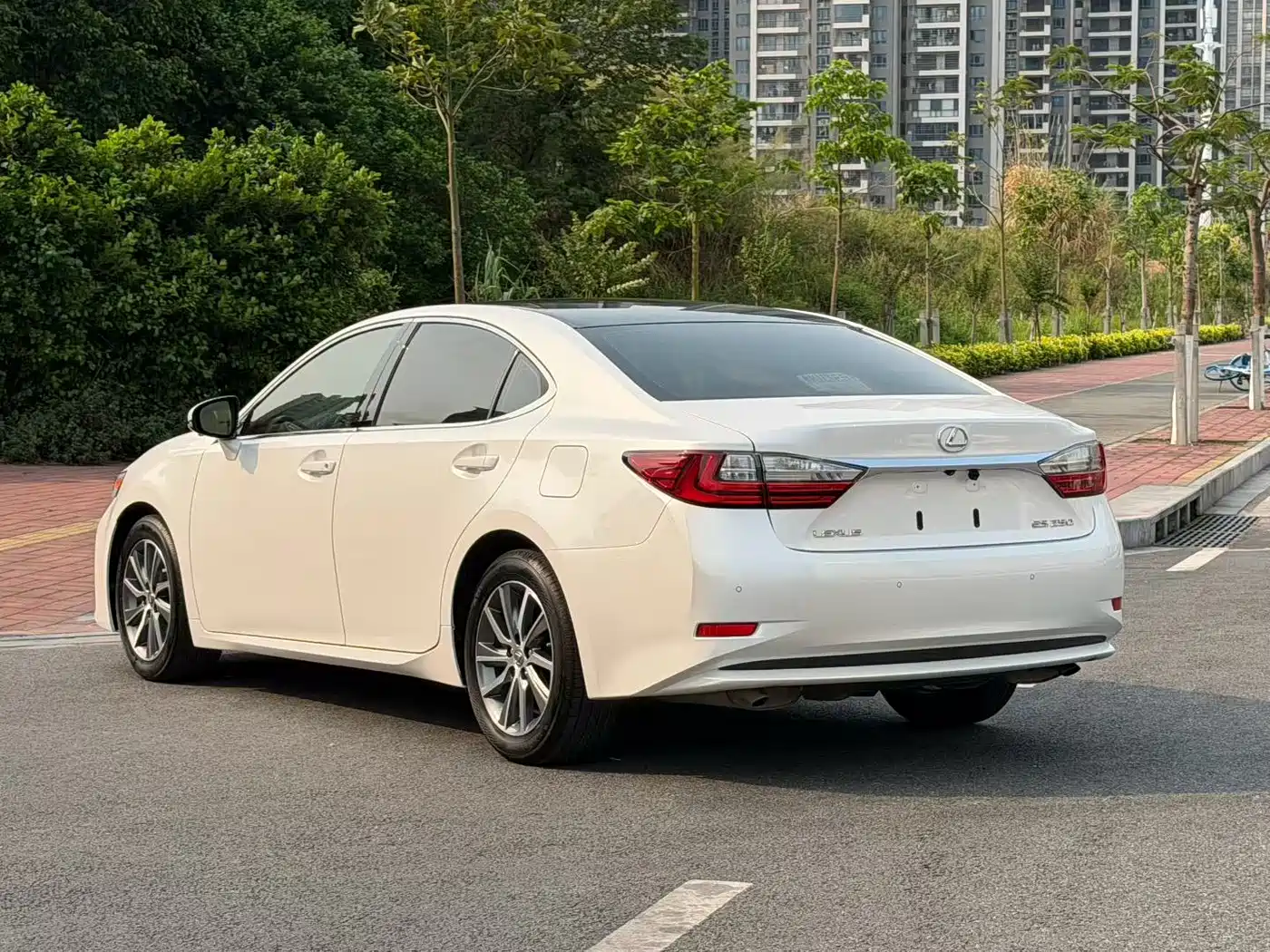 Lexus ES 2015 250 Elegance Edition фото 9
