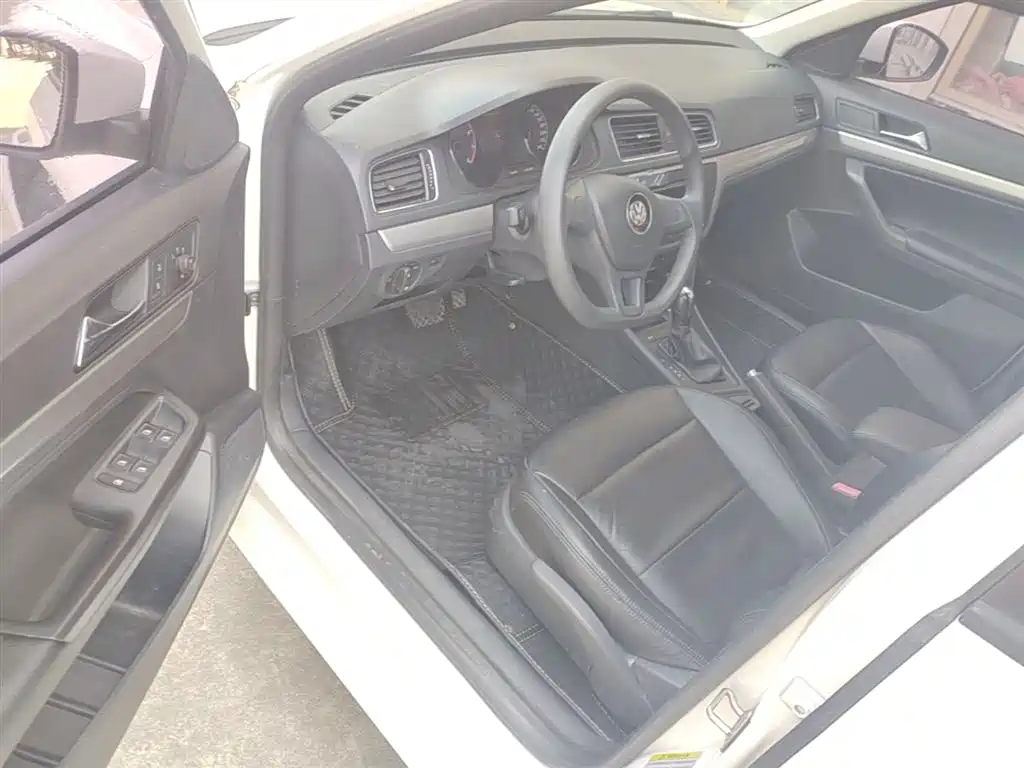 Volkswagen Lavida Tour 2017 1.6L Automatic Trend Edition фото 16
