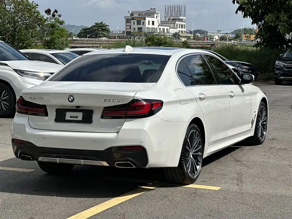 BMW 5-SERIES