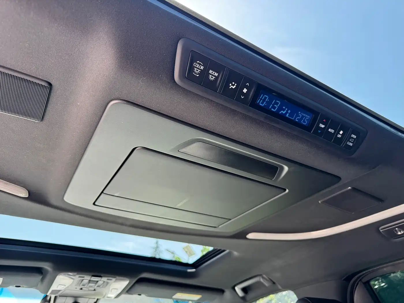 Toyota Vellfire 2023 Crown Hybrid 2.5L HV Ultimate фото 15