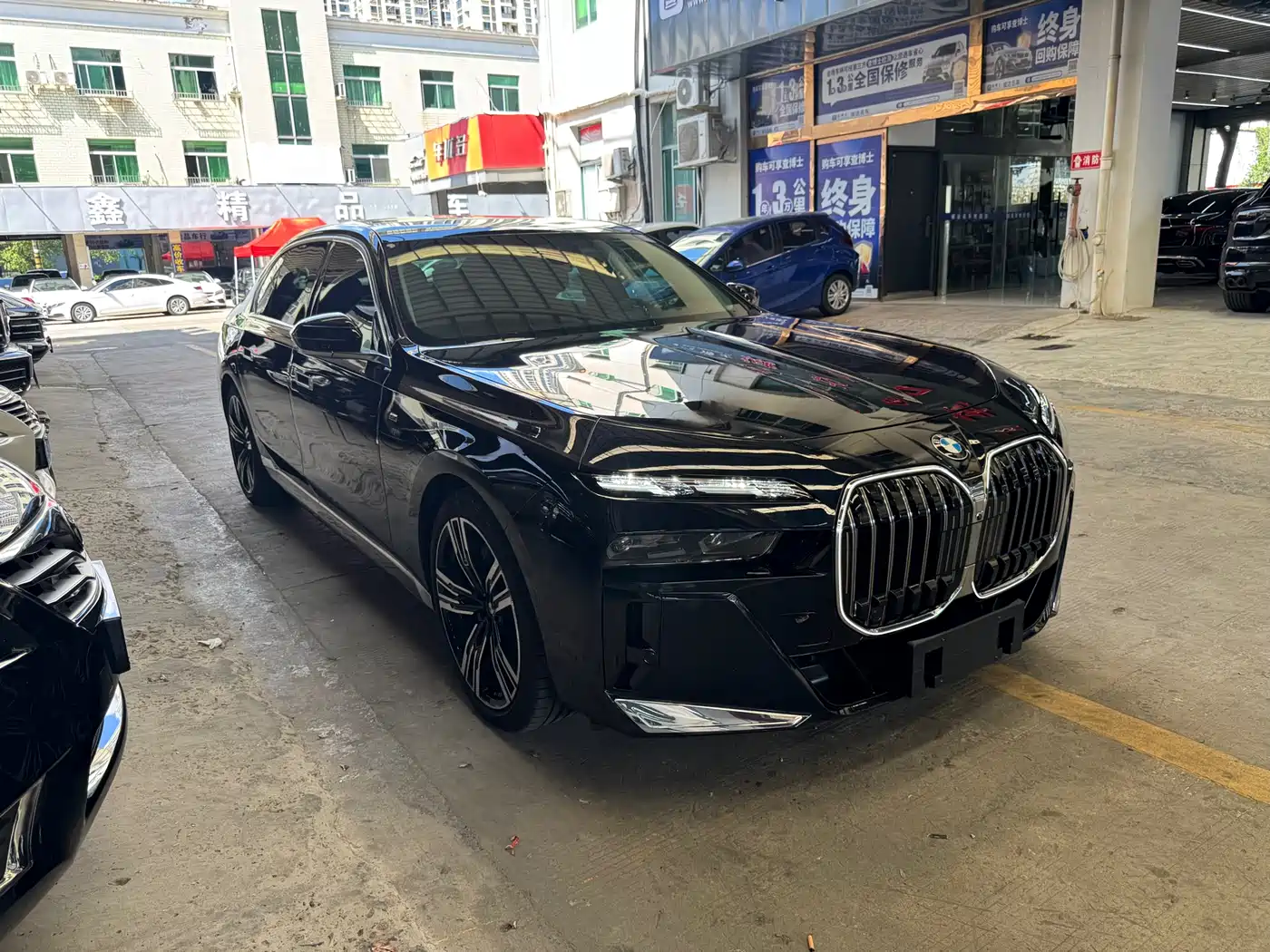 BMW 7 Series 2023 Model 740Li Leading M Sport Package фото 4