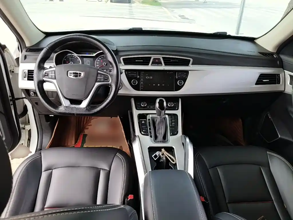Фото 10 - Geely Atlas