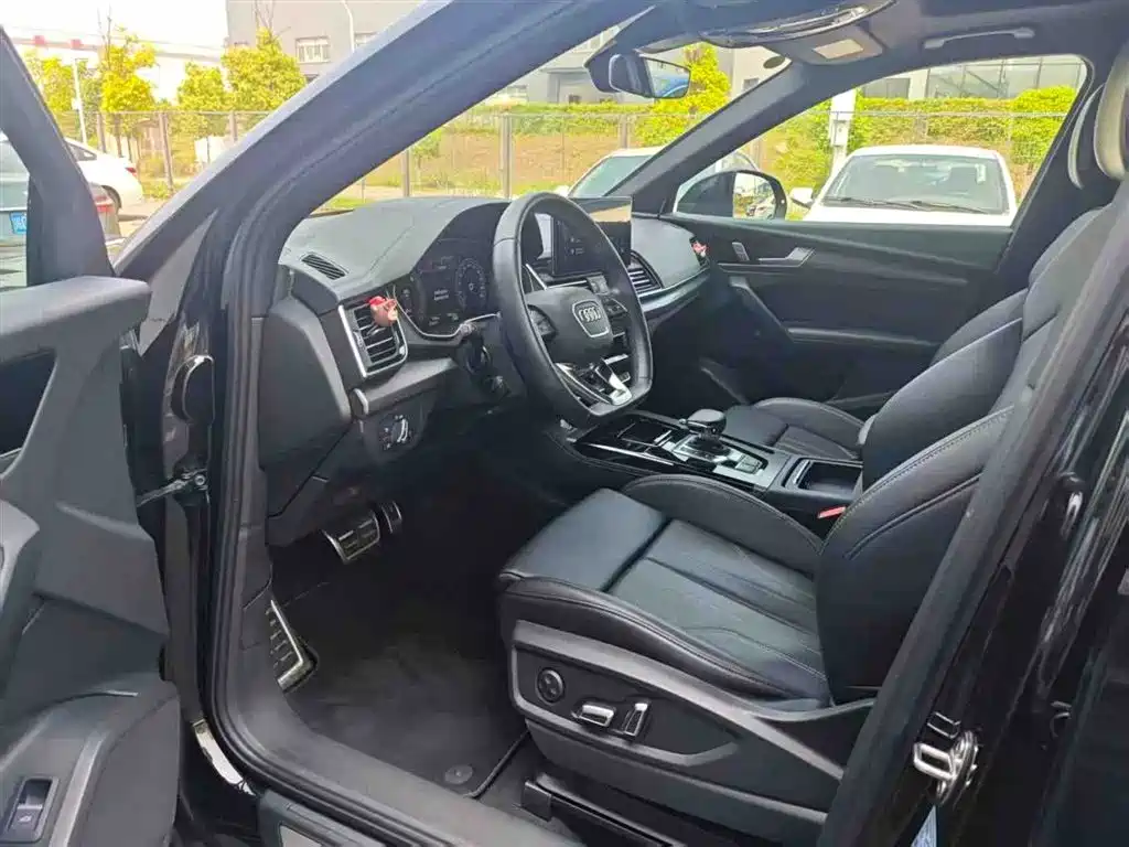 Audi Q5L 2025 40 TFSI Luxury Dynamic фото 8