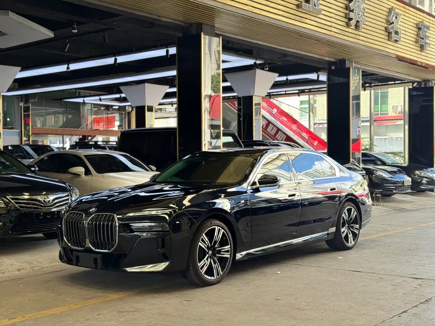 BMW 7 Series 2023 Model 740Li Leading M Sport Package