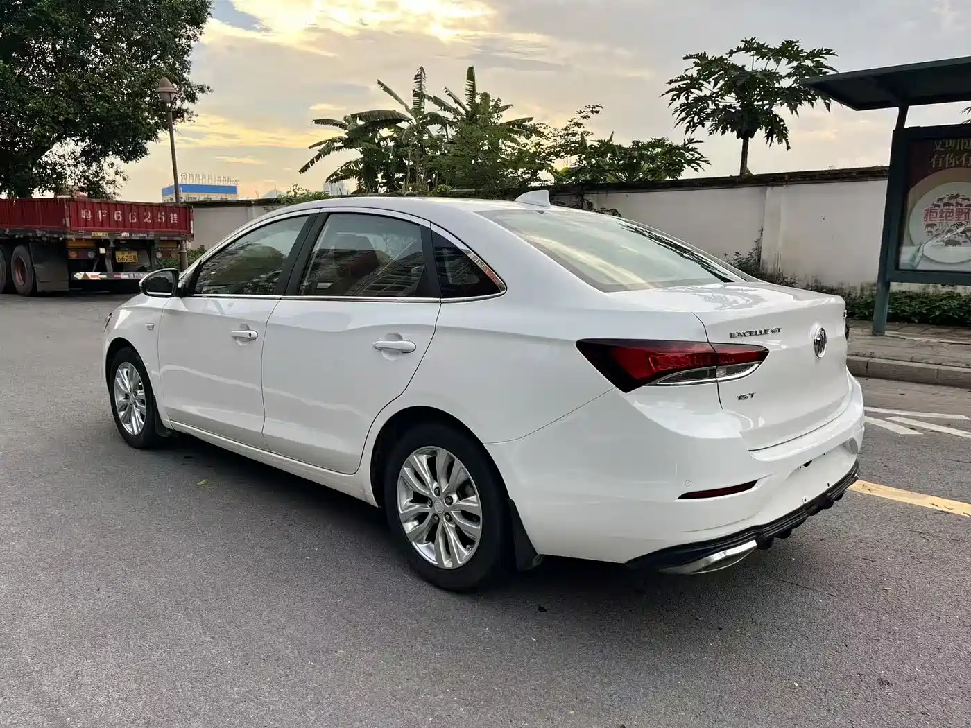 Buick Excelle 2018 15T Manual Elite (China V) фото 4