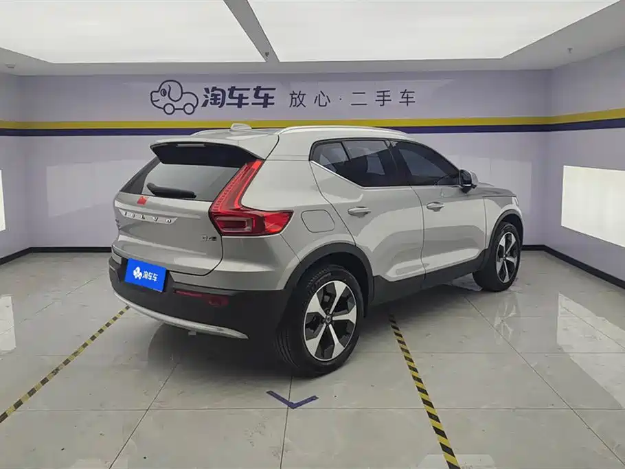 Фото 3 - Volvo XC40