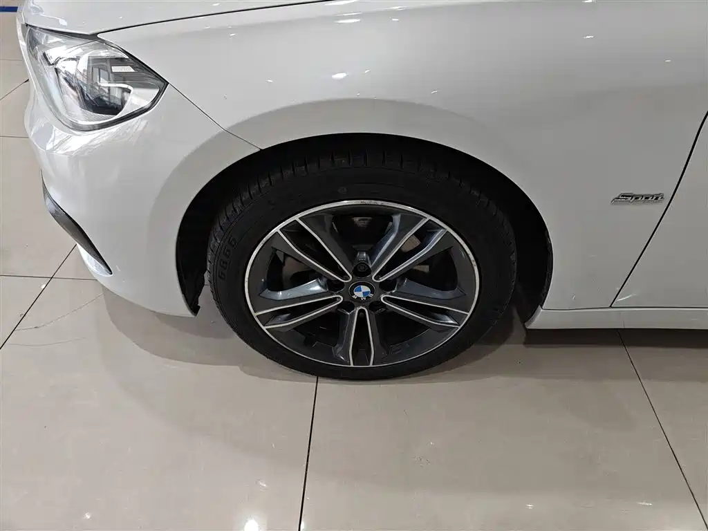BMW 1 Series 2018 118i Sport Edition фото 23