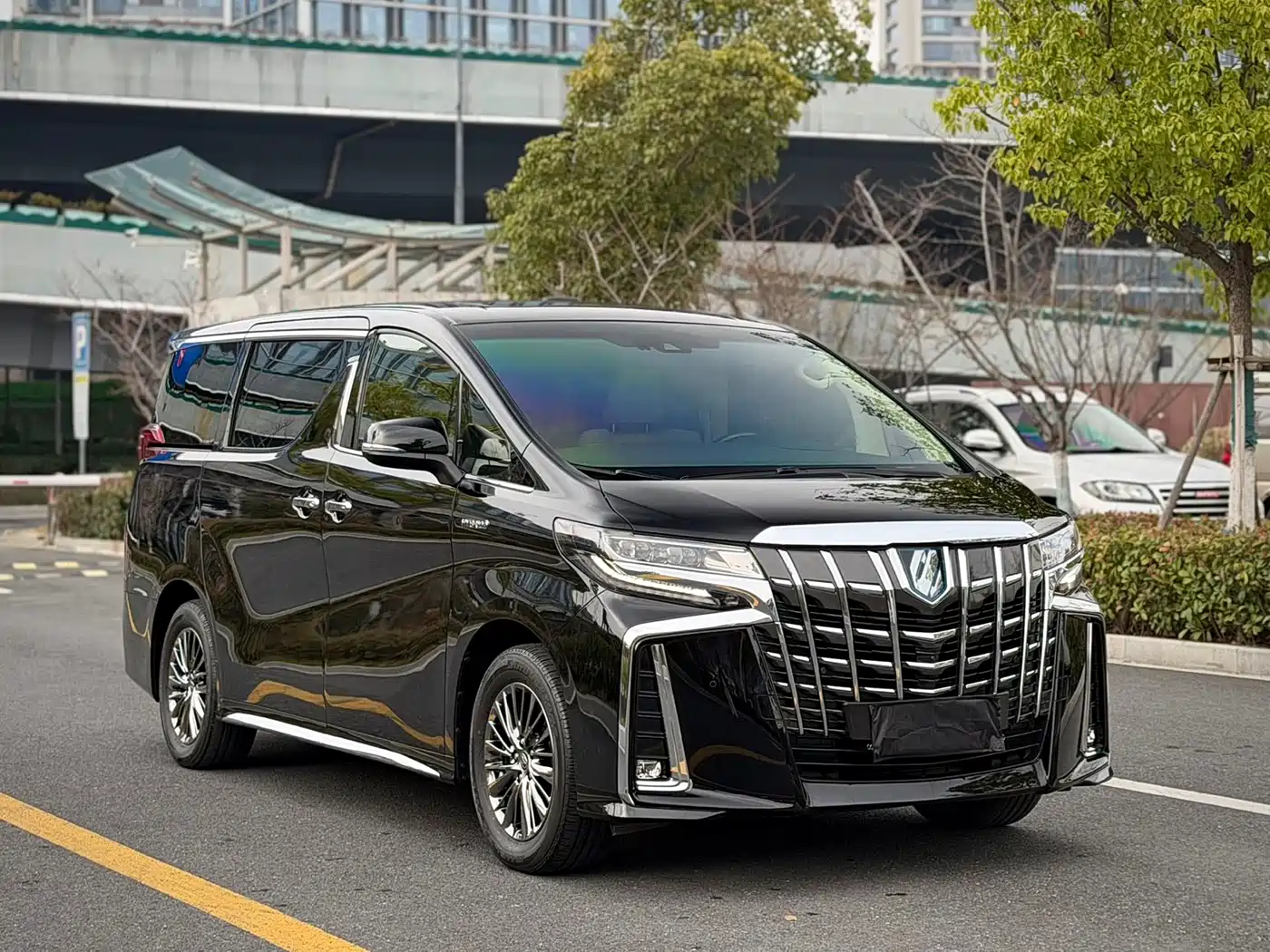 Toyota Alphard 2021 Hybrid 2.5L Premium фото 3