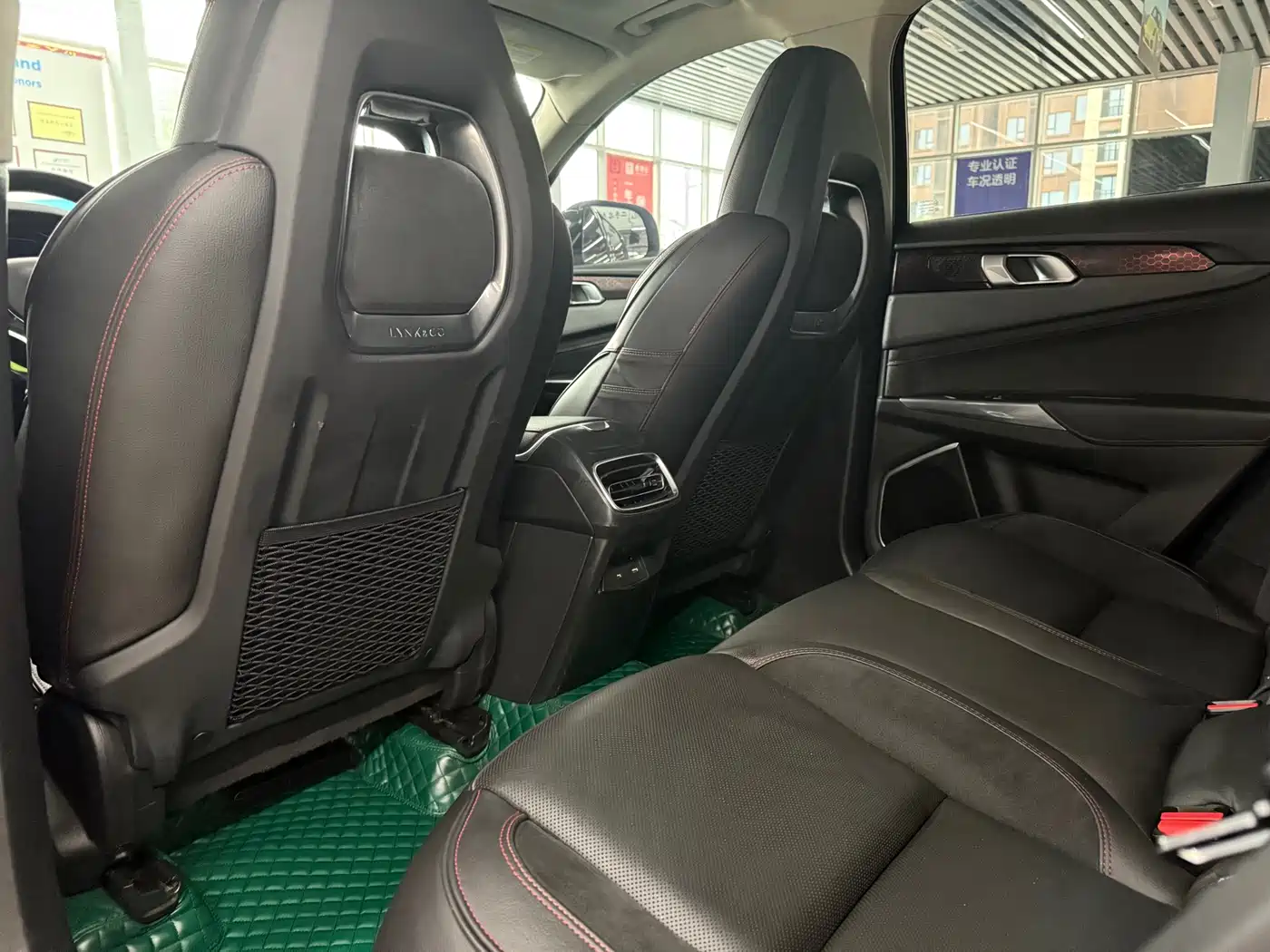 Lynk & Co 01 2017 2.0T AWD Pro фото 9