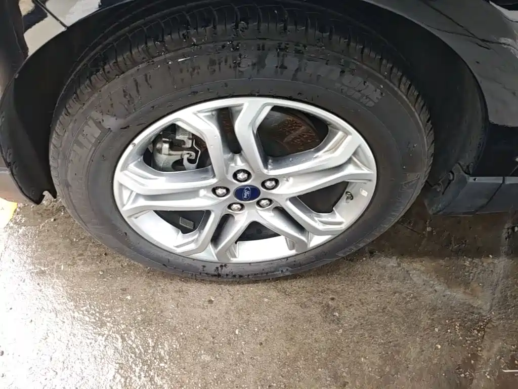 Фото 23 - Ford Edge