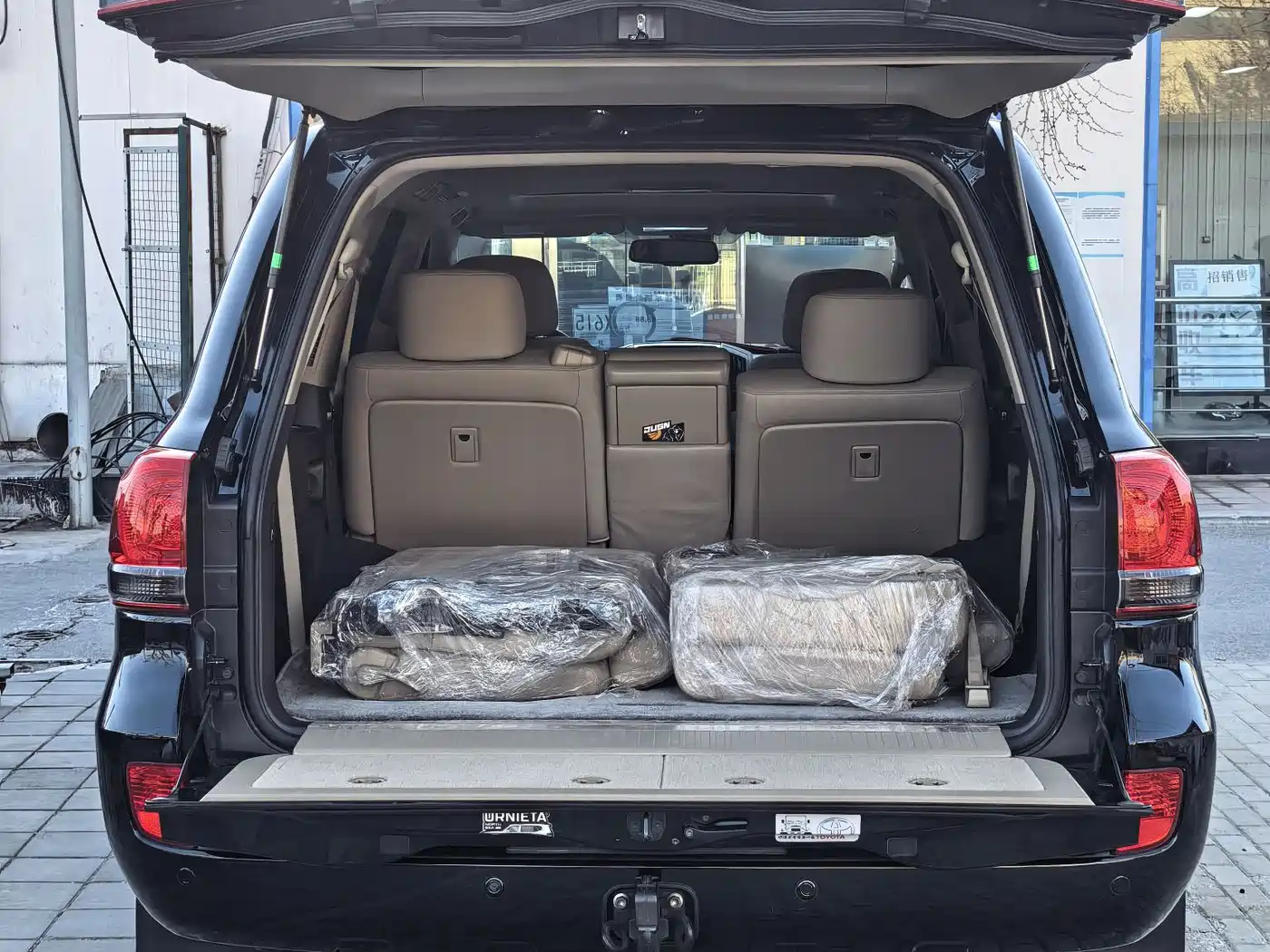 Toyota Land Cruiser 2010 Model 4.7L Automatic VX фото 22