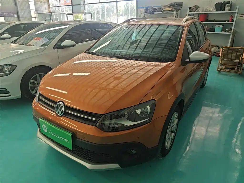 Volkswagen Polo 2016 1.6L Cross Polo Automatic фото 2