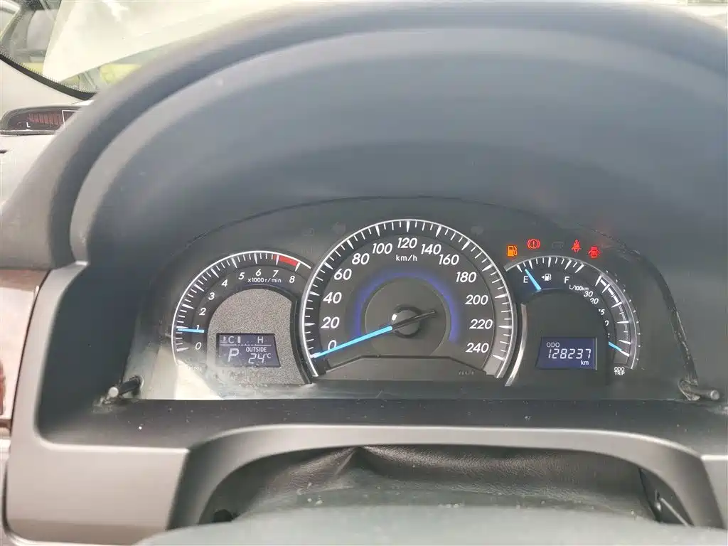 Toyota Camry 2016 2.0G 10th Anniversary Leading Edition фото 12