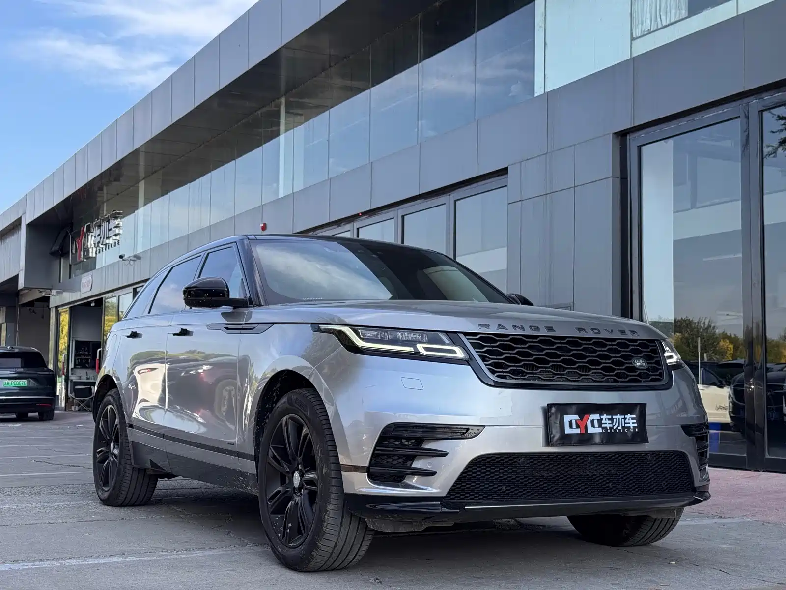 Фото 3 - Land Rover Range Rover Velar
