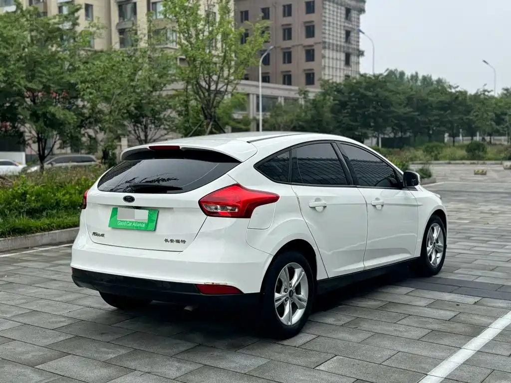Фото 4 - Ford Focus