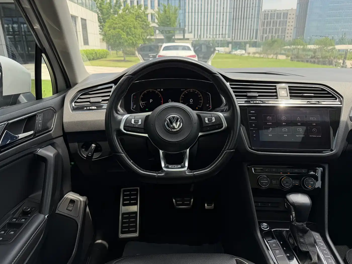 Volkswagen Tiguan L 2019 330TSI Automatic 2WD R-Line Flagship Edition China VI фото 23