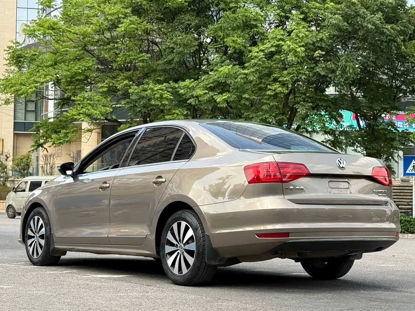 Volkswagen Sagitar 2018 180TSI DSG Premium Edition фото 6