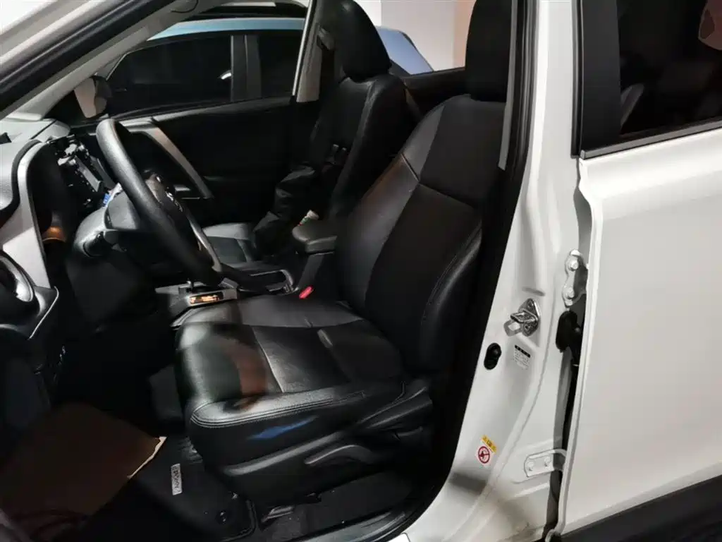 Toyota RAV4 Rongfang 2016 2.0L CVT 2WD Trend (China V) фото 15