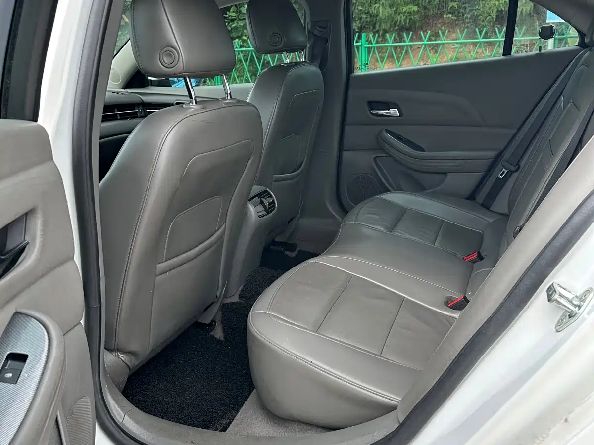Chevrolet Malibu 2014 2.0L Automatic Luxury фото 6