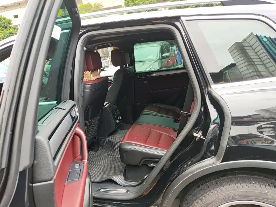 Фото 3 - Volkswagen Touareg