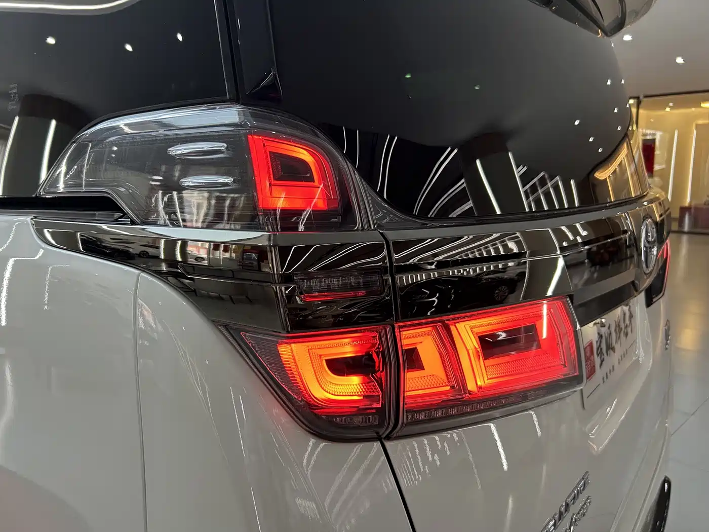 Фото 42 - Toyota Vellfire
