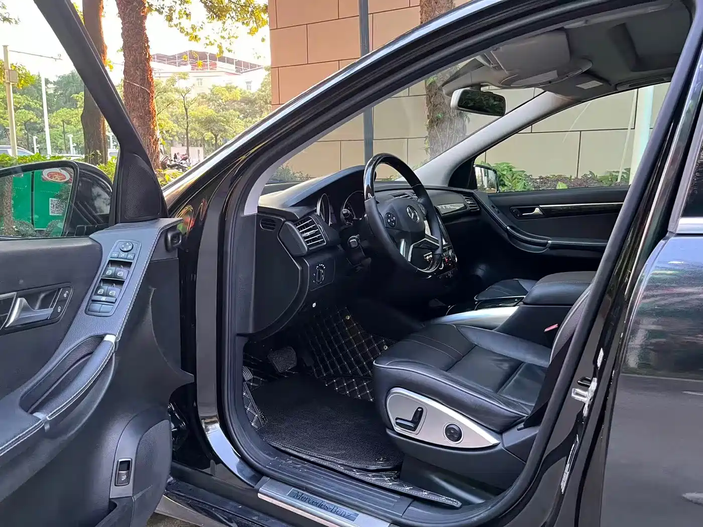 Mercedes-Benz R-Class 2017 R 320 4MATIC Business Collector's Edition фото 6