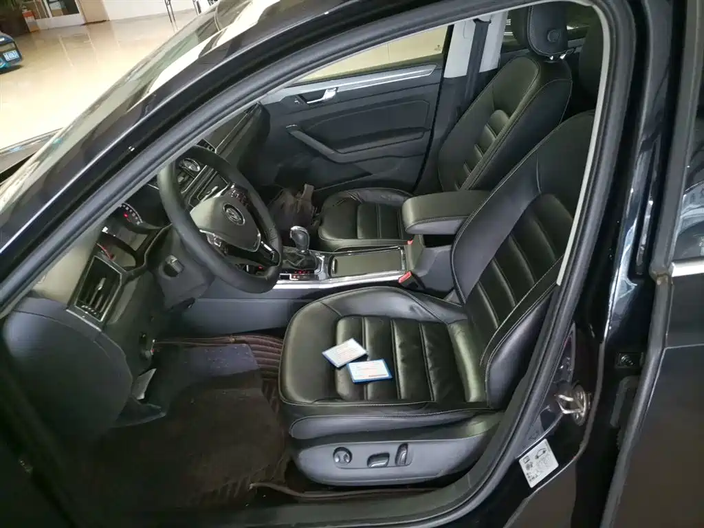 Volkswagen Passat 2017 330TSI DSG Prestige фото 10