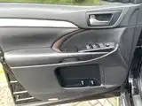 Фото 12 - Toyota Highlander