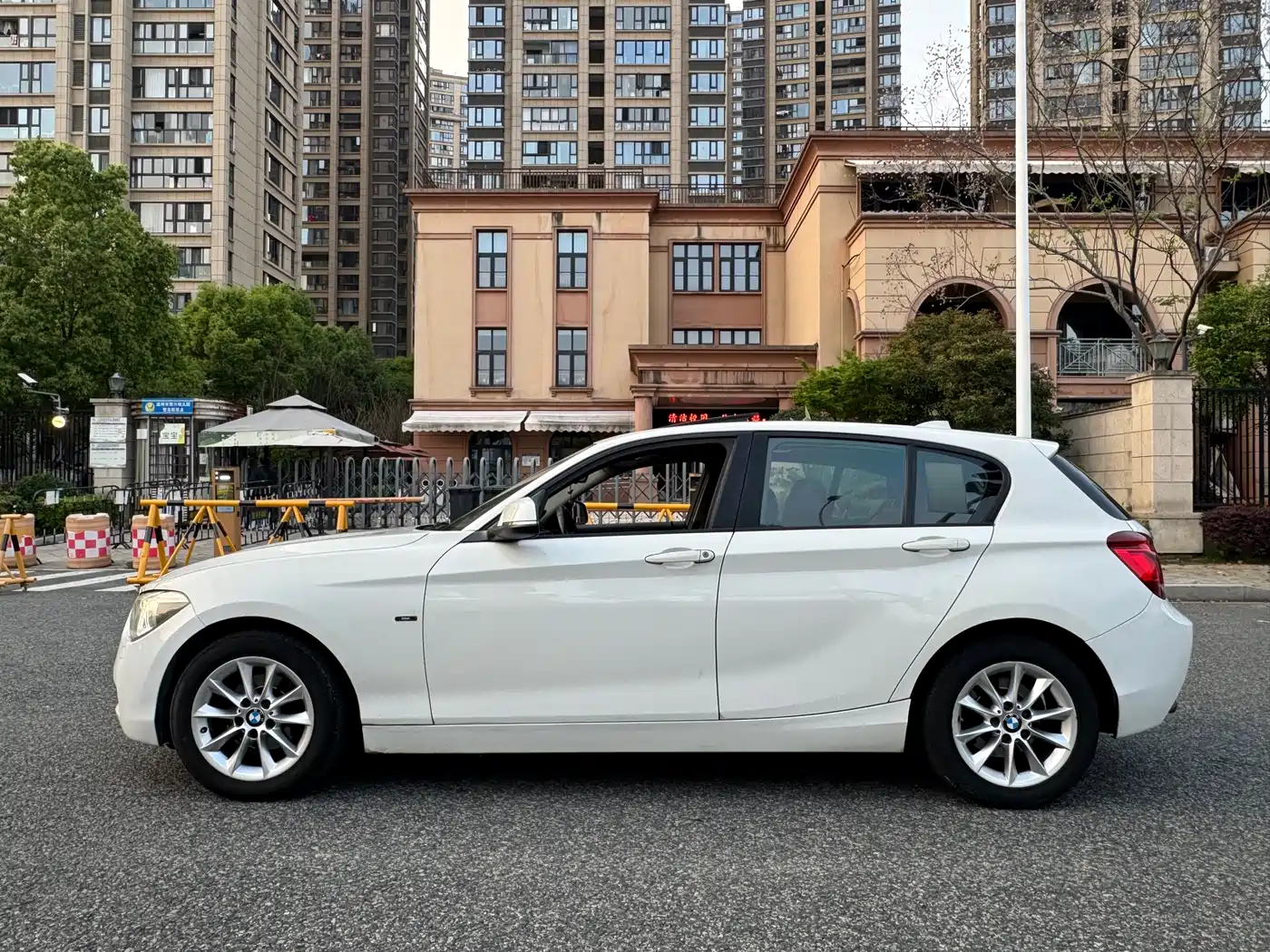 BMW 1 Series (Import) 2013 Facelift 116i Urban Model фото 7