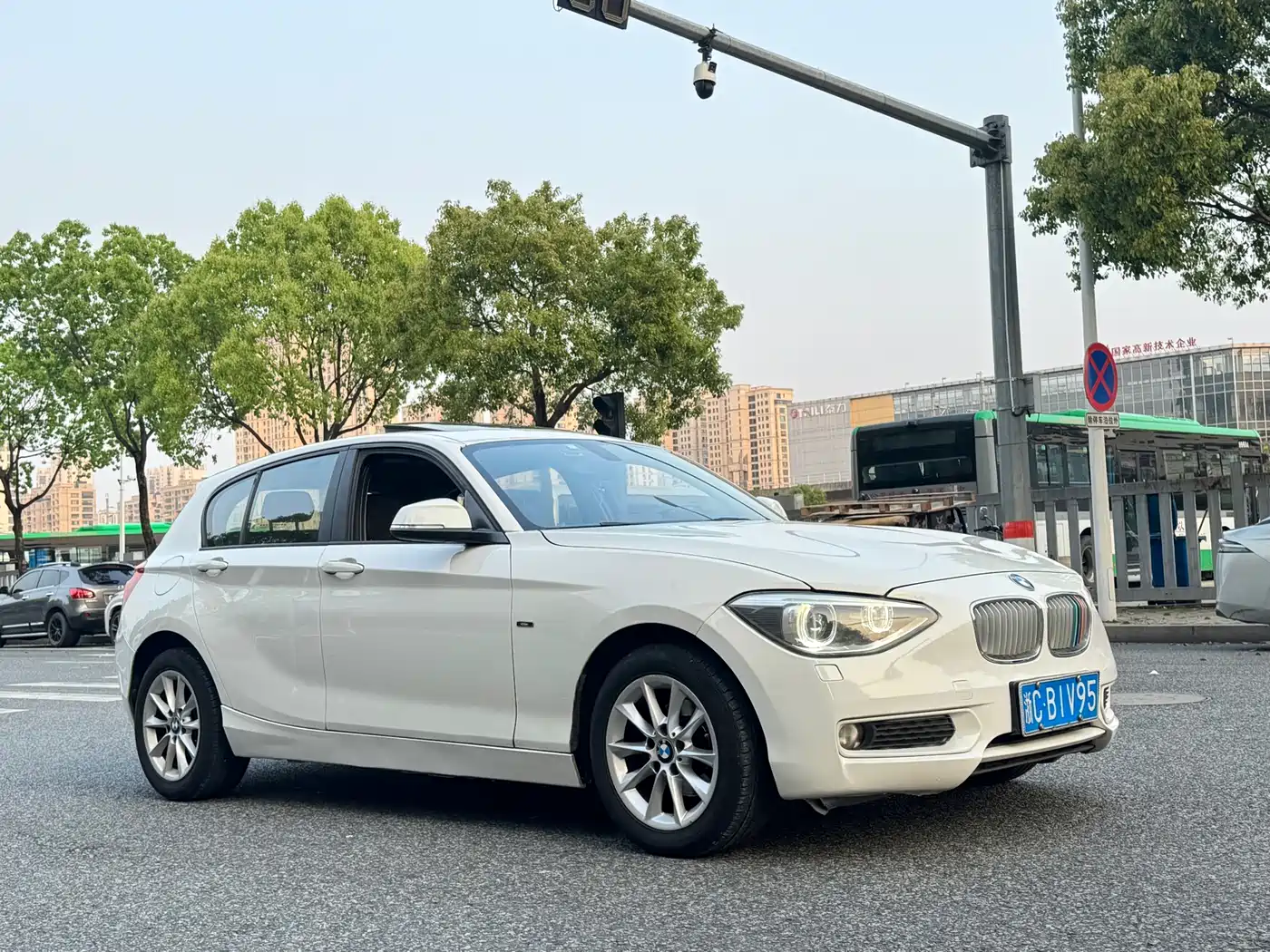 BMW 1 Series (Import) 2013 Facelift 116i Urban Model фото 2