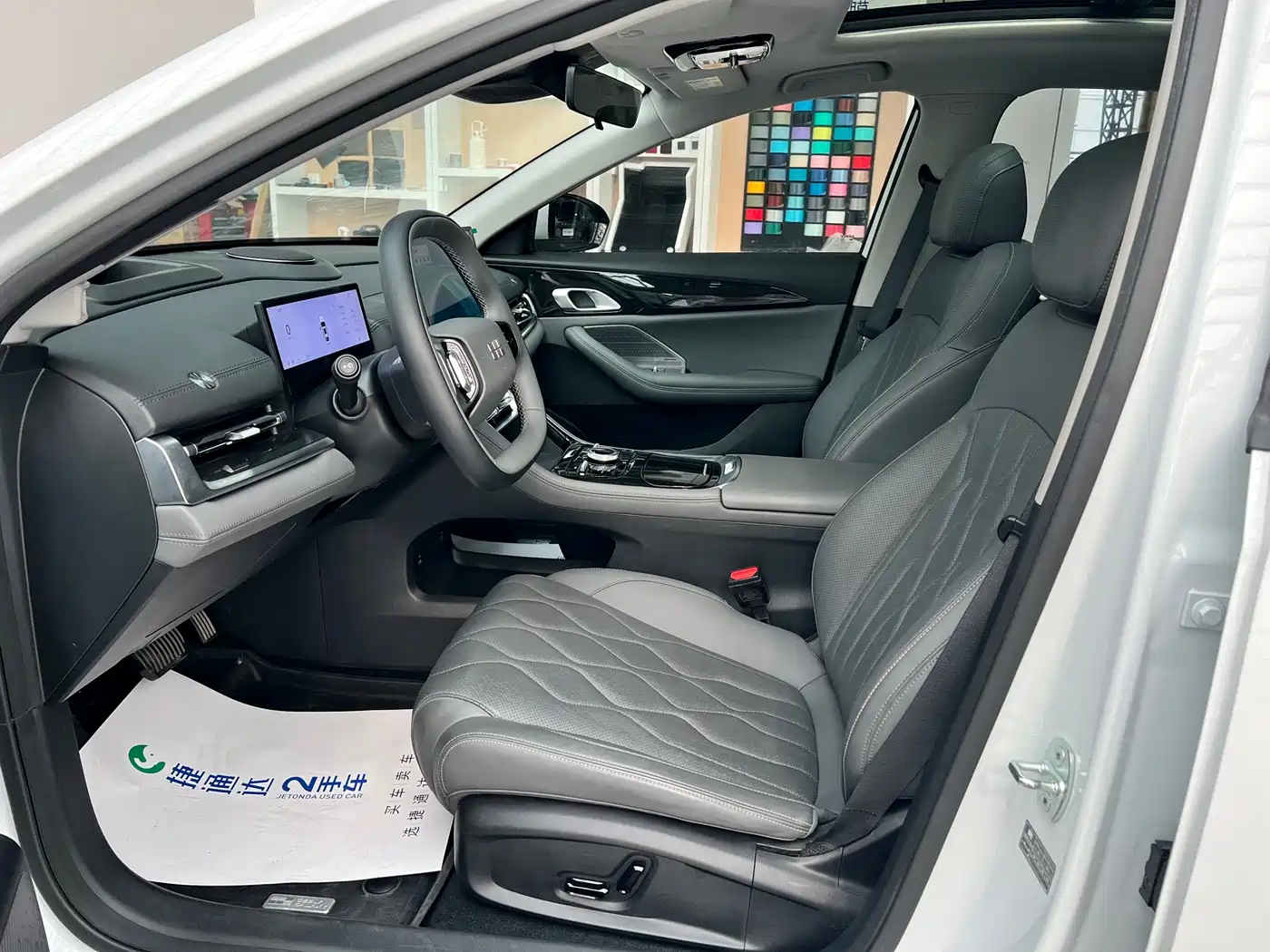 Geely Galaxy Galaxy A7 2025 EM-i 150km Explorer+ Edition фото 25