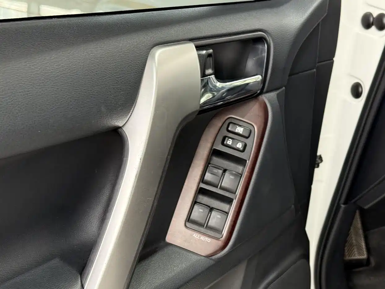 Toyota Prado 2016 3.5L Auto TX-L фото 16