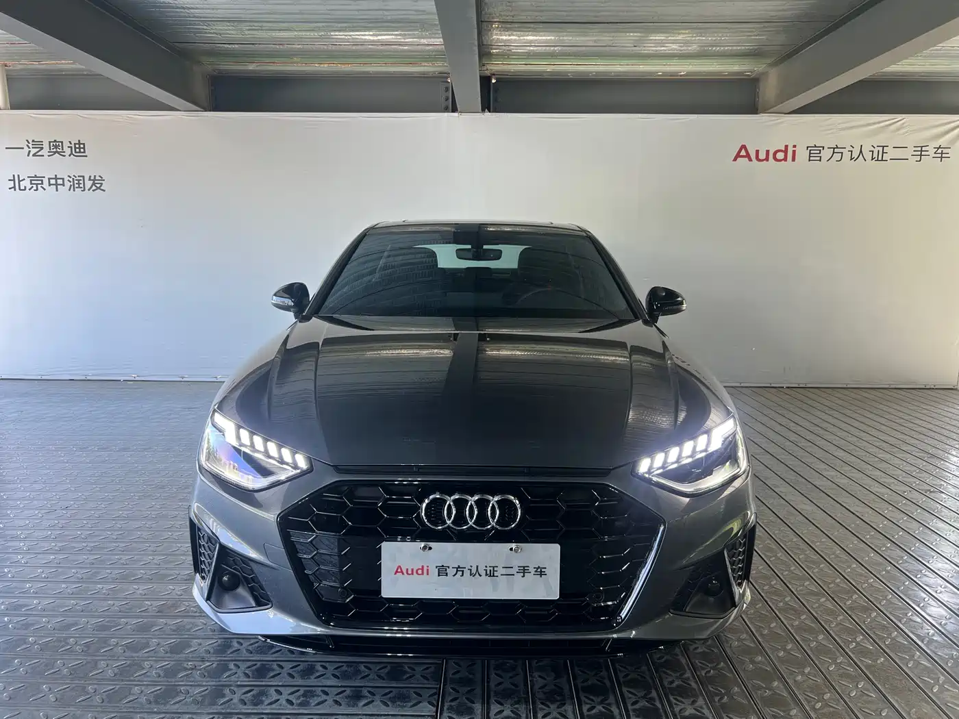 Audi A4L 2025 2 Million Celebration Edition 40 TFSI Luxury Dynamic фото 2