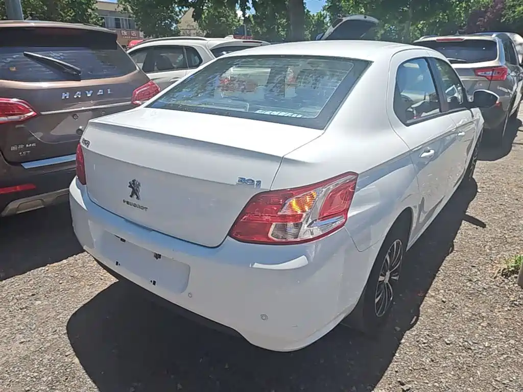 Peugeot 301 2014 1.6L Automatic Comfort Edition фото 7
