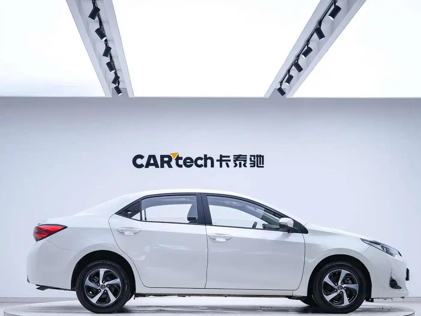 Toyota Levin 2017 Facelift 185T CVT Elite (China V) фото 8