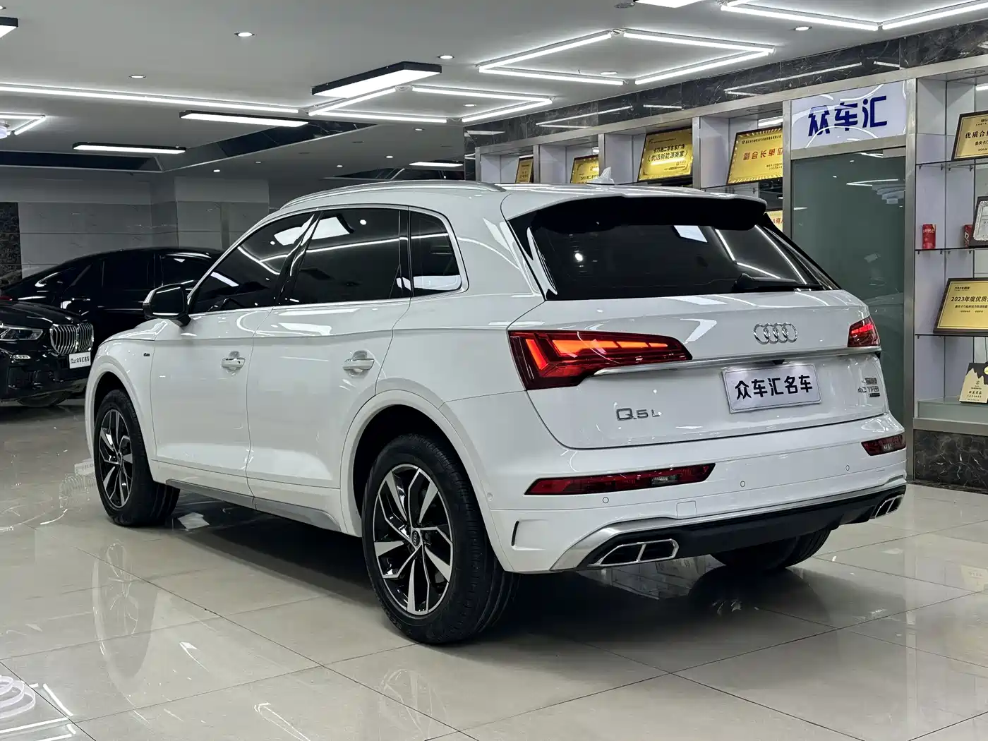 Audi Q5L 2022 40T Luxury Dynamic фото 4