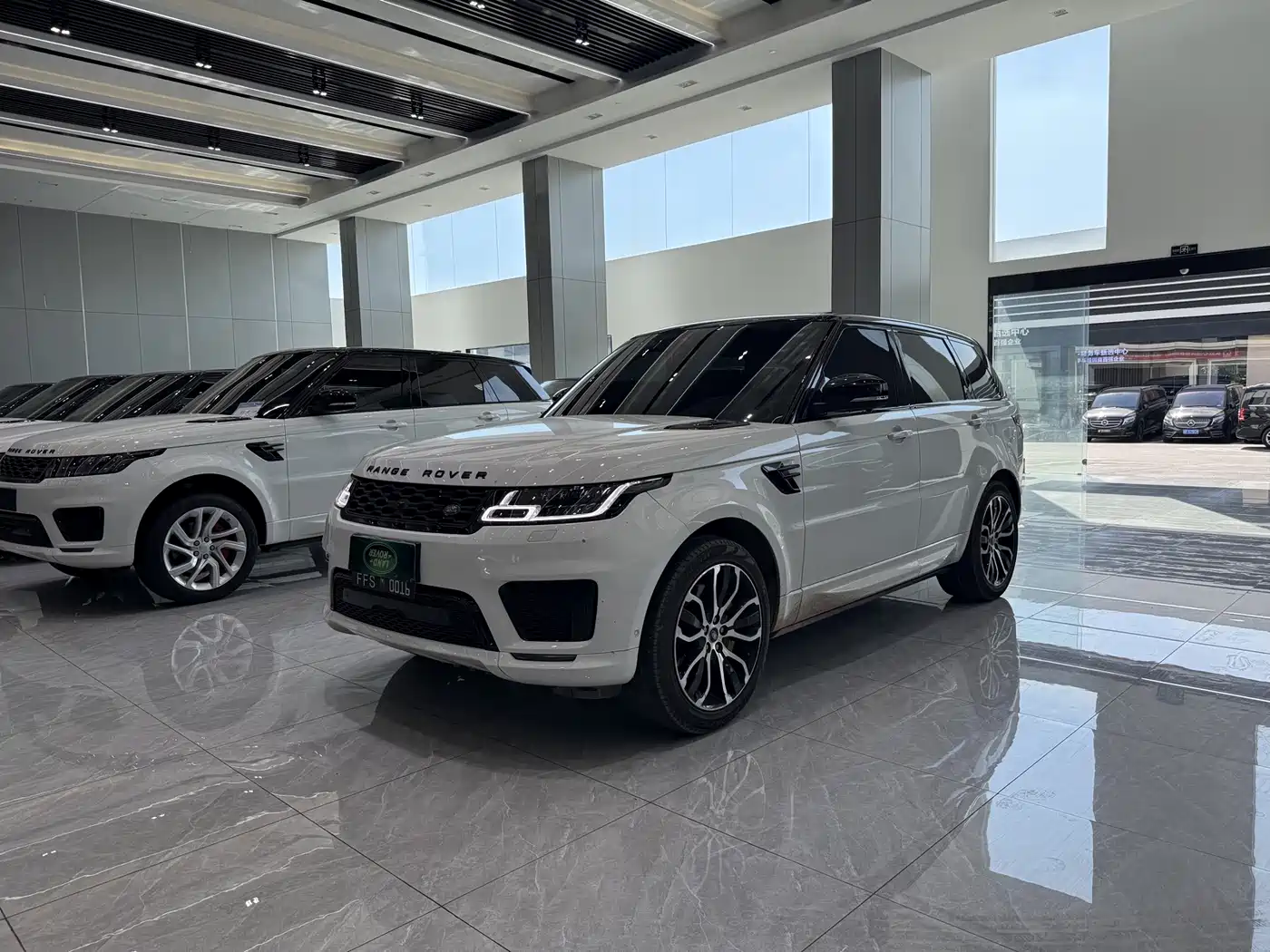 Land Rover Range Rover Sport 2022 3.0 L6 Gloss Black Edition