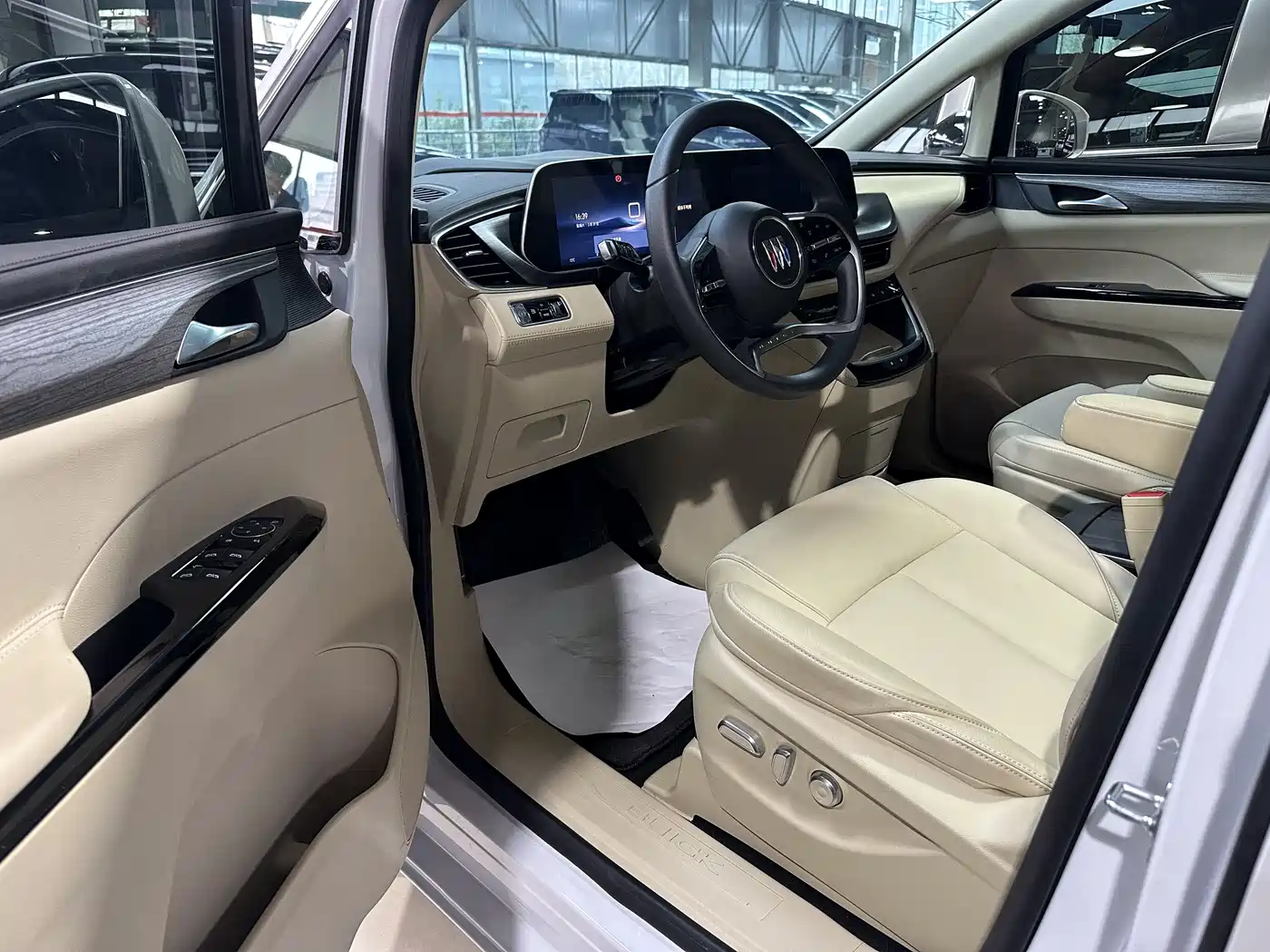 BUICK GL8 NEW ENERGY