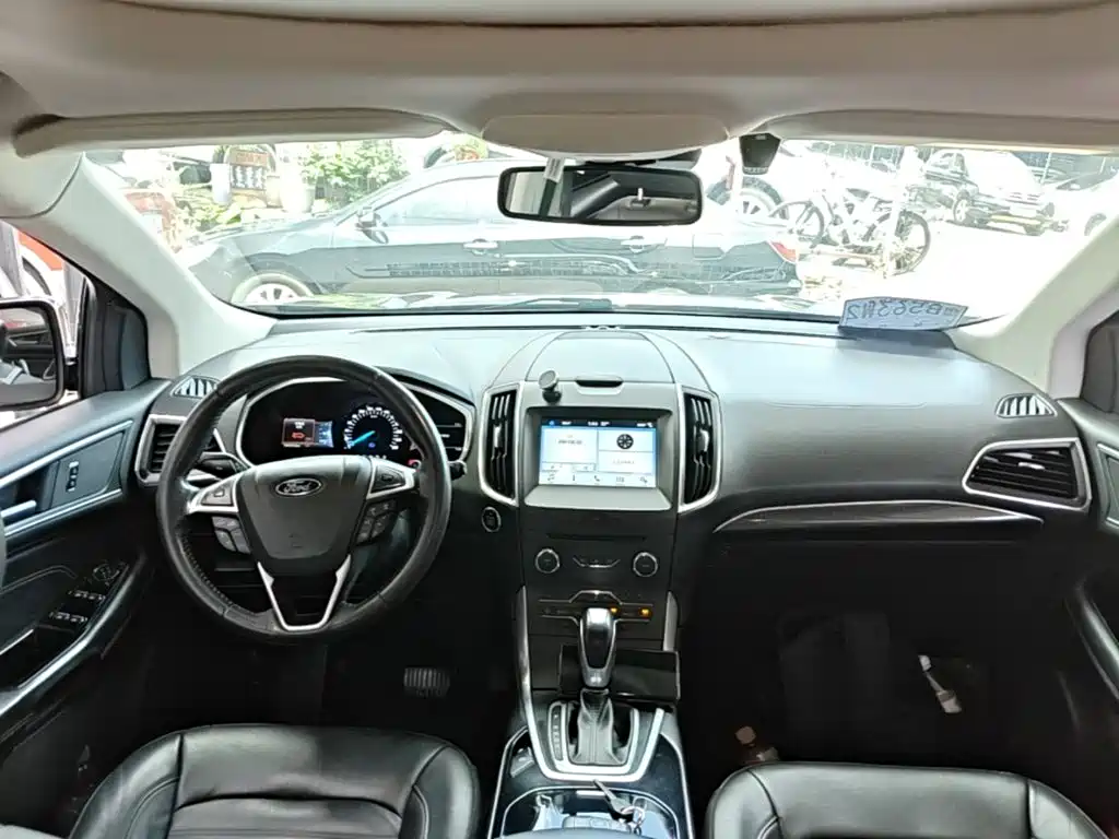 Фото 10 - Ford Edge