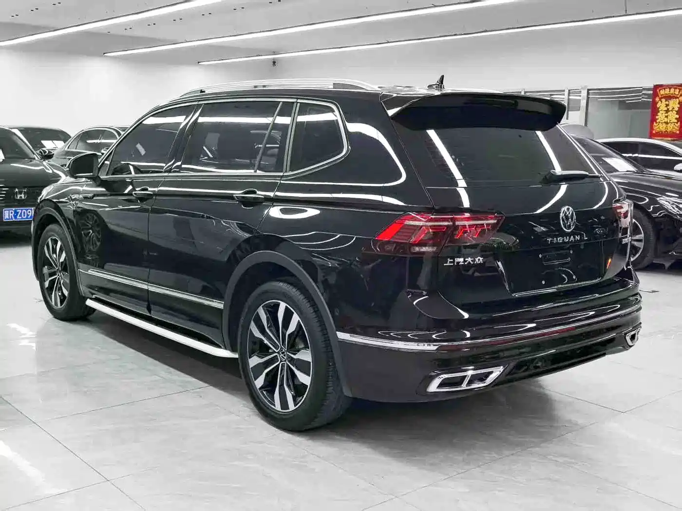 Volkswagen Tiguan L 2024 330TSI Automatic 2WD R-Line Premium Enjoyment Edition фото 4
